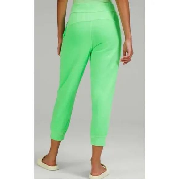 Lululemon Scuba High Rise Cropped Jogger Neon Scream Green Size 12 - Picture 4 of 4
